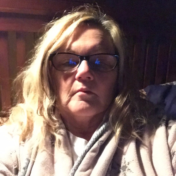 Profile Picture of Kathleen Mazurek (@kathlemazur) on Poshmark