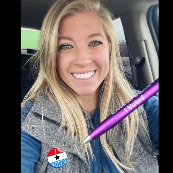 Profile Picture of Alissa Biermaier (@ali_bier) on Poshmark