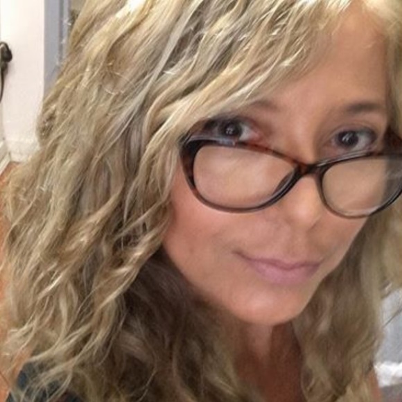 Profile Picture of Sandy Wiegman (@sandywiegman) on Poshmark