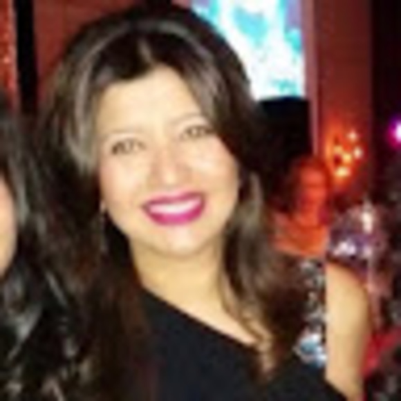 Profile Picture of Monira Islam (@monira_i) on Poshmark
