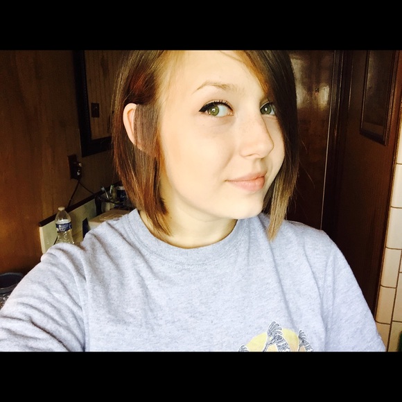 Profile Picture of Stephanie Jarvis (@stephbaze) on Poshmark