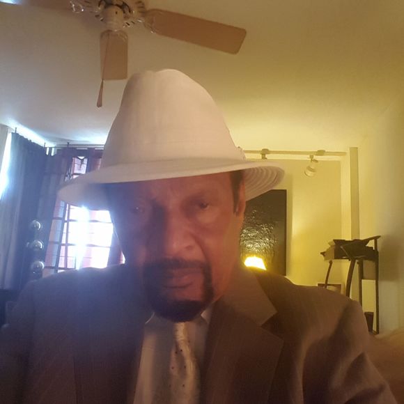 Profile Picture of David Harrison (@dharrisoninc) on Poshmark