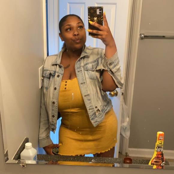 Profile Picture of Haley Glaze (@haleydallas34) on Poshmark