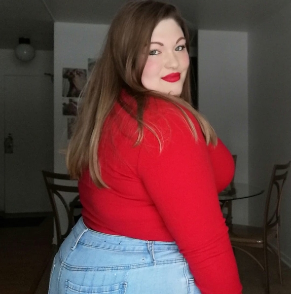 Profile Picture of Roxanne Boucher (@roxannebouch940) on Poshmark