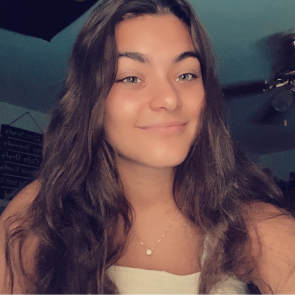 Profile Picture of Taylor Pullen (@taylorpullen08) on Poshmark