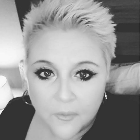 Profile Picture of Sherri Lasseter (@sherrilasseter) on Poshmark