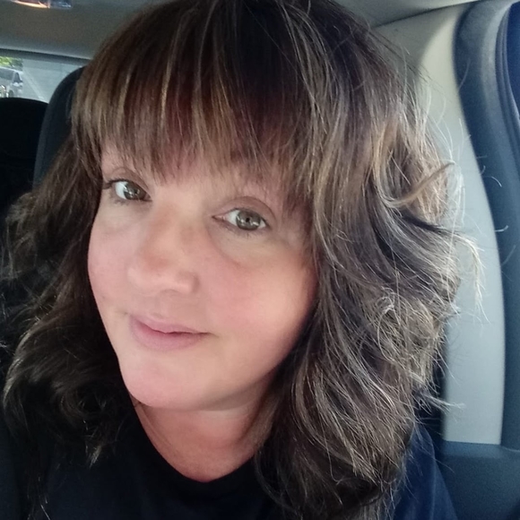 Profile Picture of Cassi Stewart (@cassimichelle74) on Poshmark