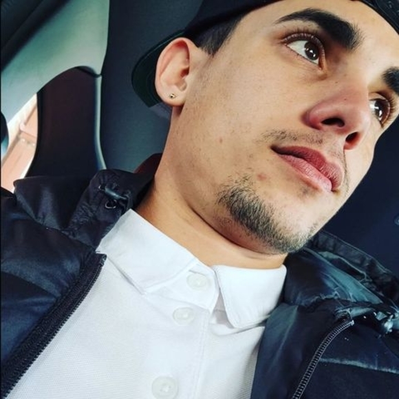 Profile Picture of Leonardo Borges (@borgeslloret) on Poshmark