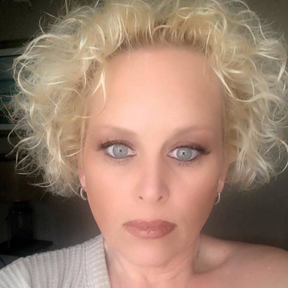 Profile Picture of Crystal Martin (@illyandlucy89) on Poshmark