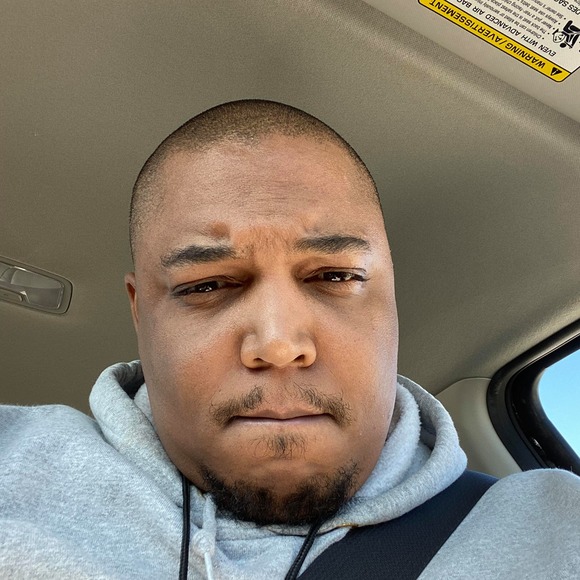 Profile Picture of El Smith (@elsmith573) on Poshmark