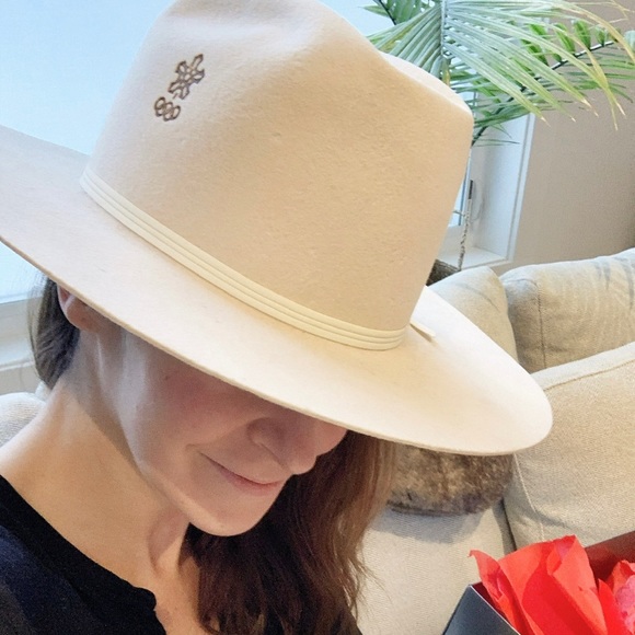 Profile Picture of G Bieber (@1of1collective) on Poshmark