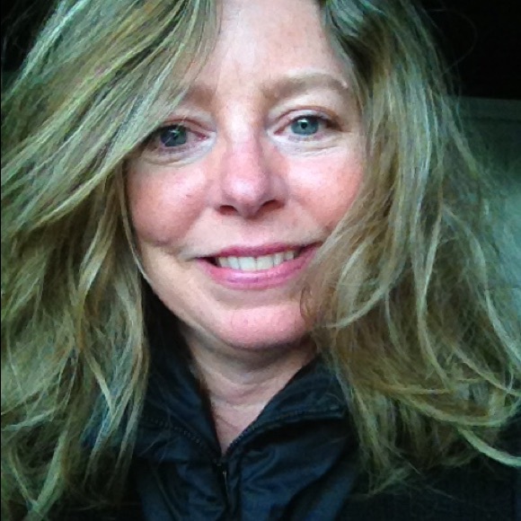 Profile Picture of Robin Beeson (@robinbeeson01) on Poshmark