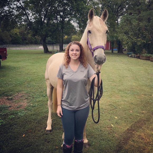 Profile Picture of Breanne Robertson (@breanne1993) on Poshmark