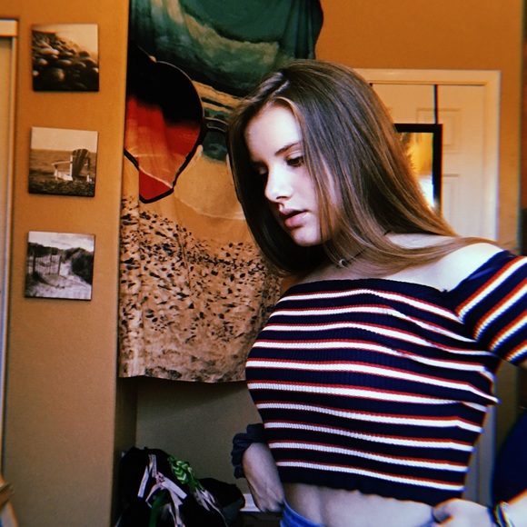 Profile Picture of Samantha Boettcher (@samanthaarileyy) on Poshmark