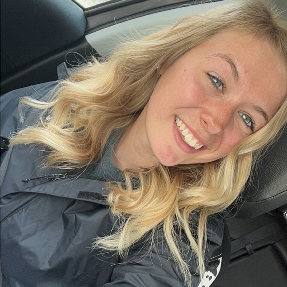 Profile Picture of Breanna De cleene (@decleenebreanna) on Poshmark