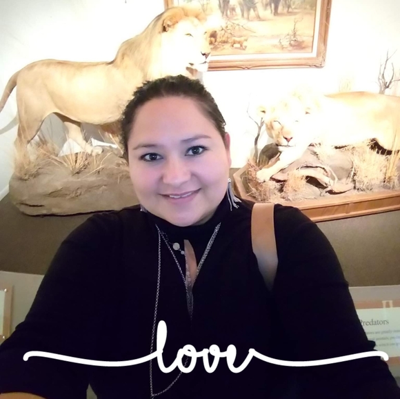 Profile Picture of Gabriela Campos (@gycampos00) on Poshmark