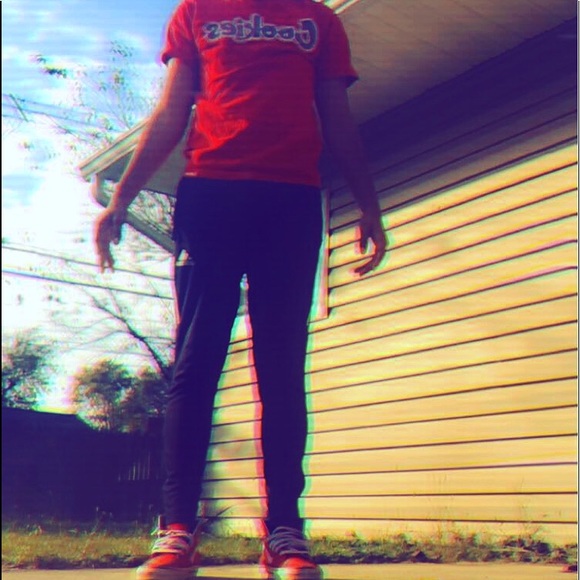 Profile Picture of Mikey Leymeister (@mikeyx215) on Poshmark