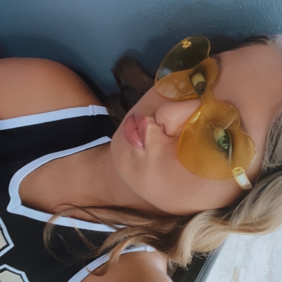 Profile Picture of Harper Howard (@harper_howard11) on Poshmark