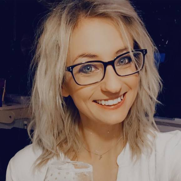 Profile Picture of Amanda Hofbauer (@amandahofbauer) on Poshmark