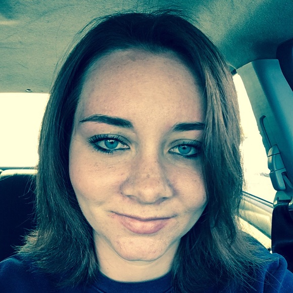 Profile Picture of Cierra Worring (@cworring11) on Poshmark