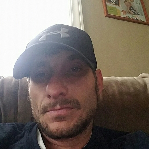 Profile Picture of William Schwalm (@shaynawilliam) on Poshmark