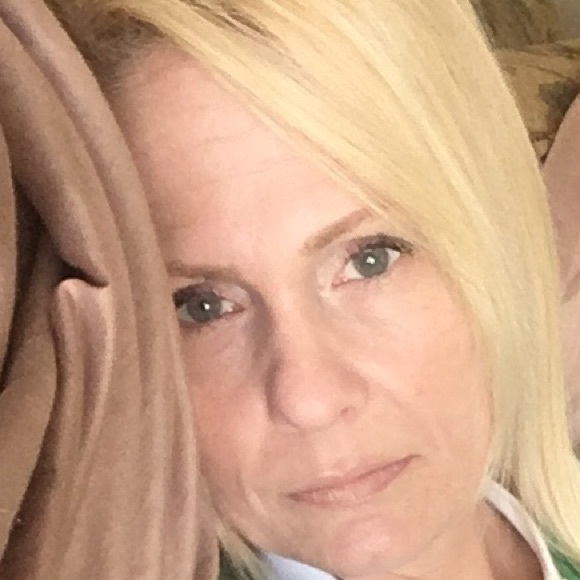 Profile Picture of Kelli Berardelli (@kbhar) on Poshmark