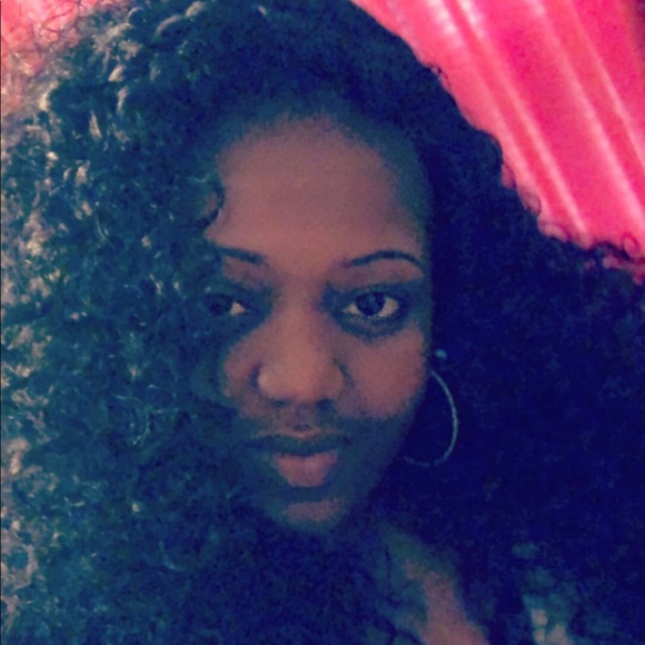 Profile Picture of Loren Harper (@lorenharpee) on Poshmark