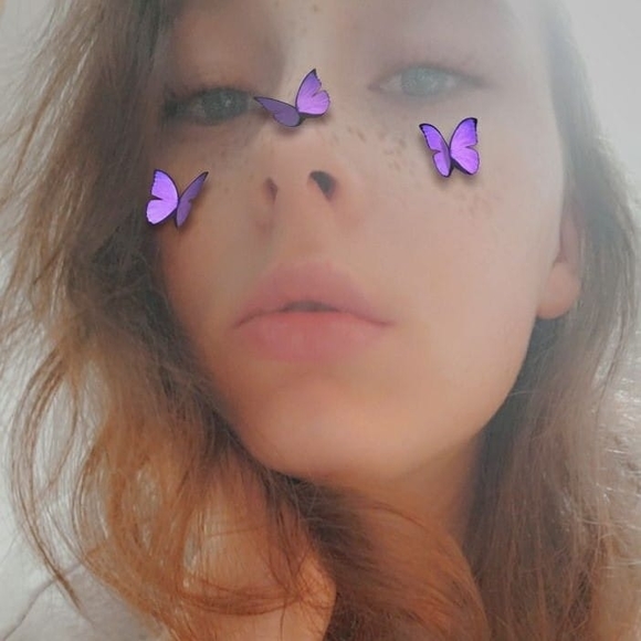 Profile Picture of Alicia Sedgwick (@mittens_1997) on Poshmark