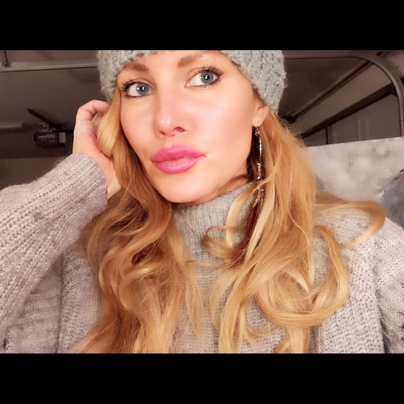 Profile Picture of Leah Hearn (@leahlmh) on Poshmark