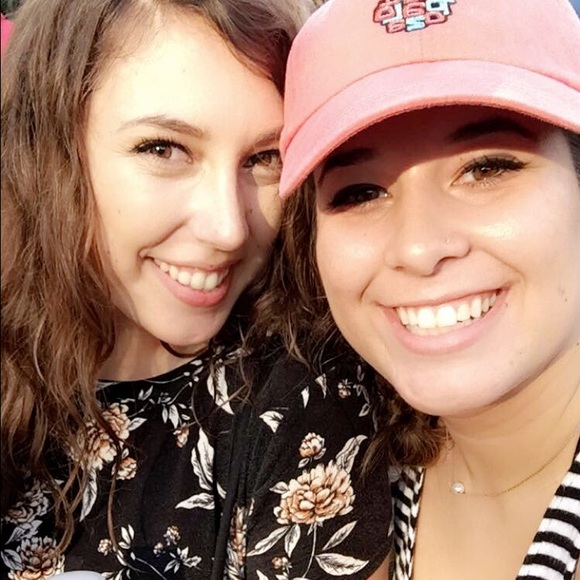 Profile Picture of Kate Brailer (@kmbrailer) on Poshmark