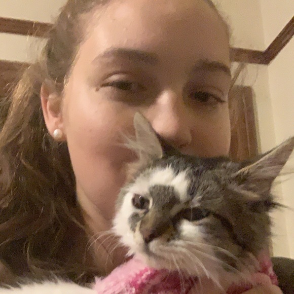 Profile Picture of Emma Ottolino (@egottolino) on Poshmark