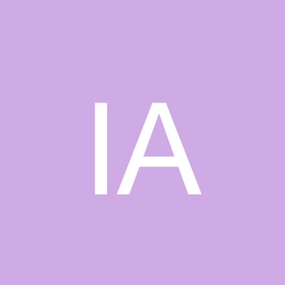 Profile Picture of Ivona Acatrinei (@bluequartz) on Poshmark
