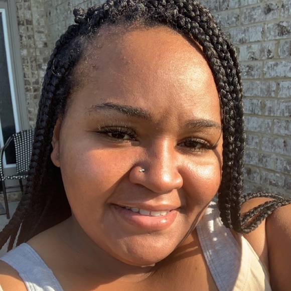 Profile Picture of Dominique Winters (@dominiquewin464) on Poshmark