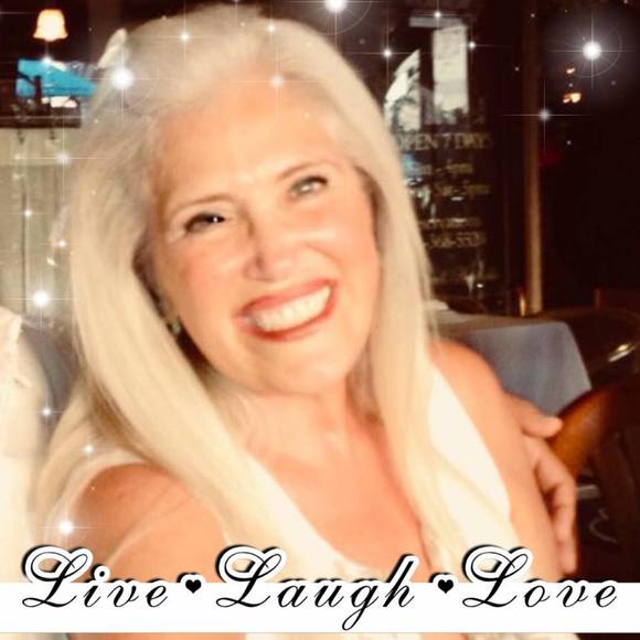 Julia Romagnolo - Poshmark Profile Picture of Julia Romagnolo (@jaguarjul) on Poshmark