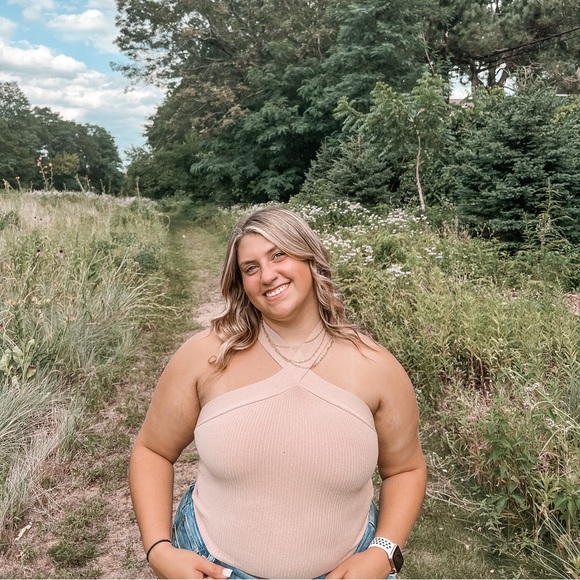 Profile Picture of Nevaeh Wegerer (@nevaeh_wegerers) on Poshmark