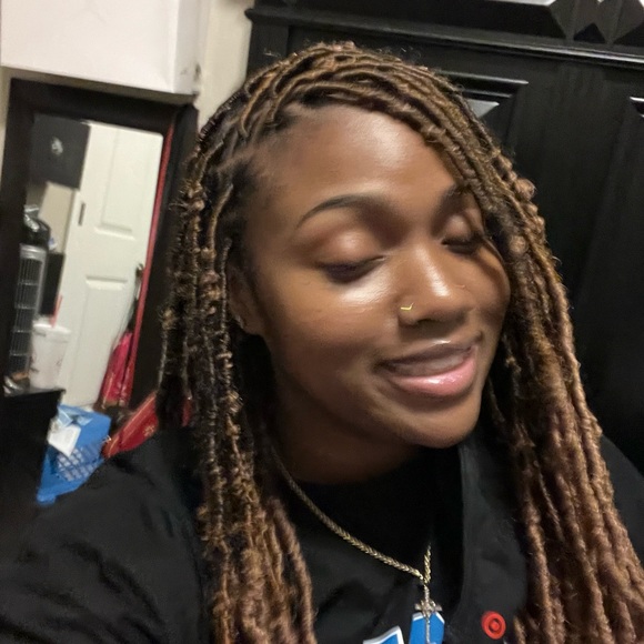 Profile Picture of Alexia Thomas (@jtalexiaa) on Poshmark