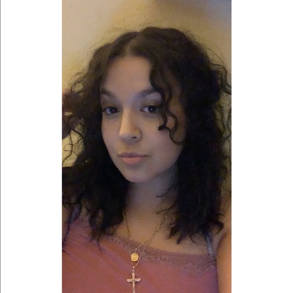 Profile Picture of Amanda Jauregui (@amandajaureg531) on Poshmark