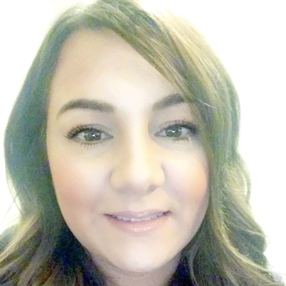 Profile Picture of Lara Welch-fraser (@laraw83) on Poshmark