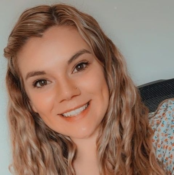 Profile Picture of Chelsea Braglin (@chelsbrag) on Poshmark