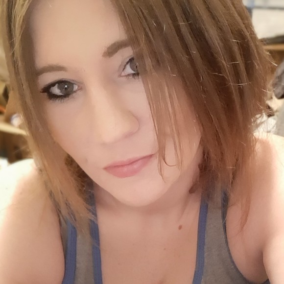 Profile Picture of Amber Smith (@ambersamber420) on Poshmark
