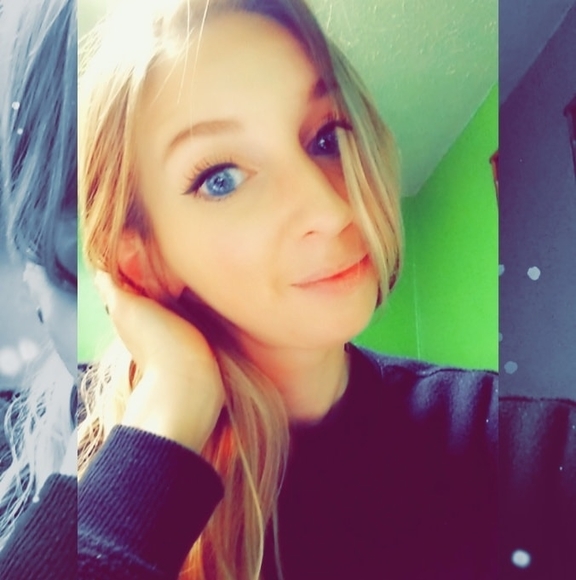 Profile Picture of Jenna Stevens (@jenna13s) on Poshmark