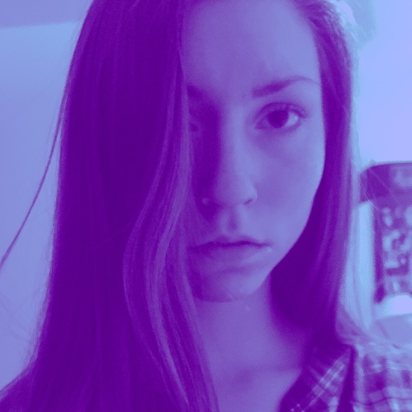 Profile Picture of Maris Haugrud (@mariskh99) on Poshmark