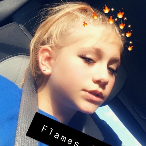 Profile Picture of Danielle Derksen (@dderk202) on Poshmark