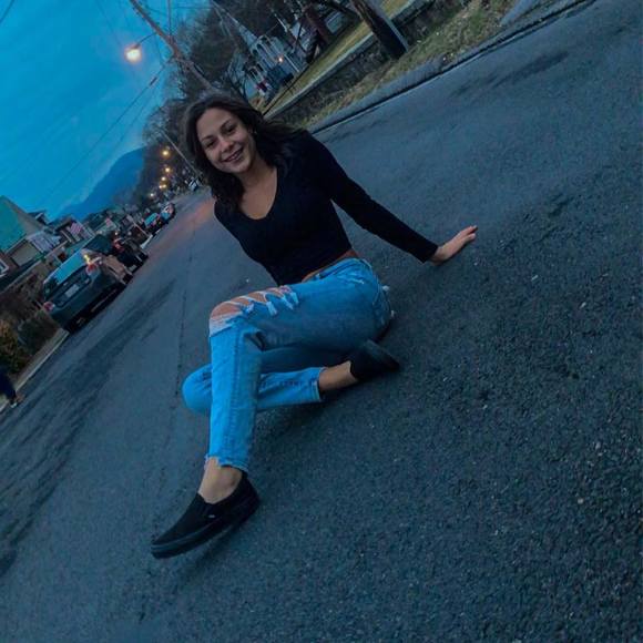 Profile Picture of Atavia Palmisano (@apalmisano06) on Poshmark