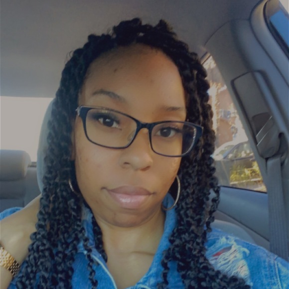 Profile Picture of Andreya Hooks (@dreyarae) on Poshmark