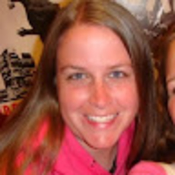 Profile Picture of Sarah Hiltner (@sarahbrong) on Poshmark