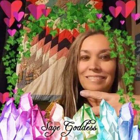 Profile Picture of Jo Hamersly (@johamersly) on Poshmark