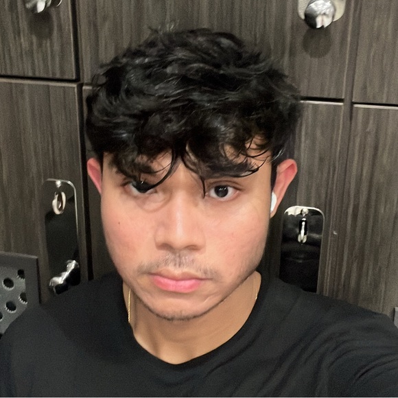 Profile Picture of Christian Doria (@chrisuyd) on Poshmark