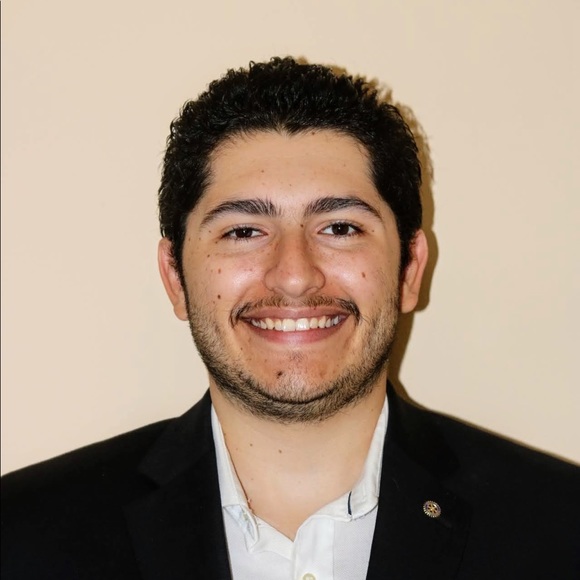 Profile Picture of Luis Nieves (@luminira) on Poshmark