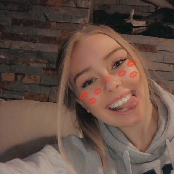 Profile Picture of Briana Saskiw (@brianasaskiw) on Poshmark